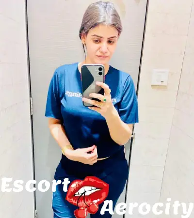 Escorts Near Holiday inn Aerocity